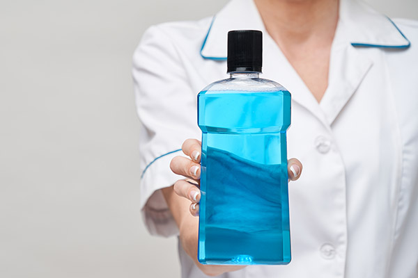 Choosing The Right Mouthwash For After A Smile Makeover